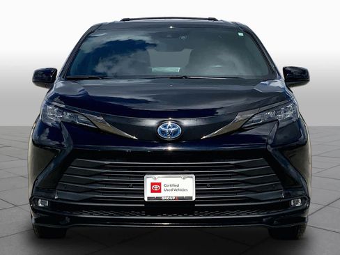 Used 2024 Toyota Sienna XLE Woodland Edition AWD/4WD image 4