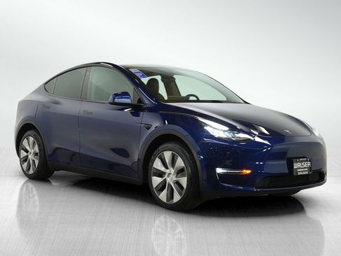 Used 2022 Tesla Model Y Long Range image 7
