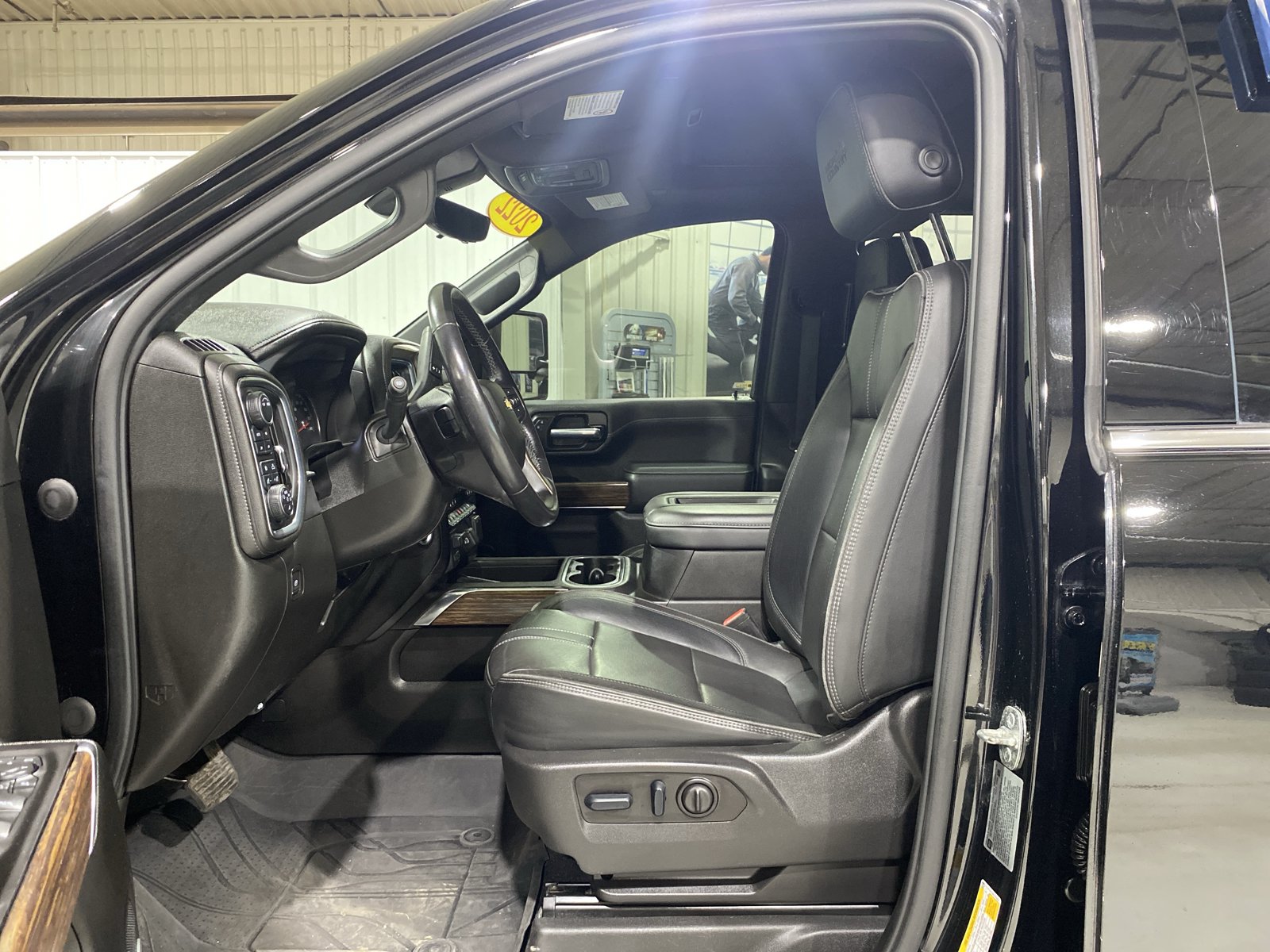 Used 2022 Chevrolet Silverado 3500 High Country AWD/4WD image 2