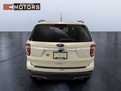 Used 2018 Ford Explorer XLT w/ Equipment Group 202A AWD/4WD image 5
