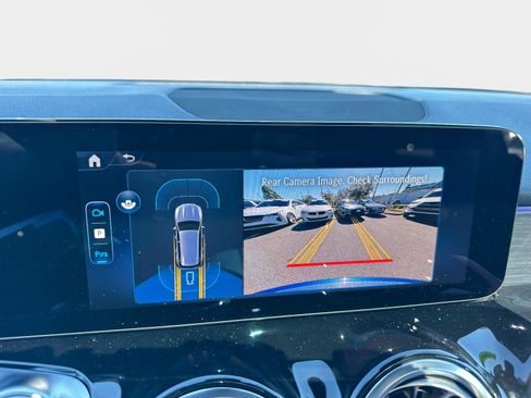 Used 2025 Mercedes-Benz GLB 250 image 26