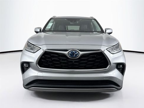 Used 2023 Toyota Highlander Platinum FWD image 9