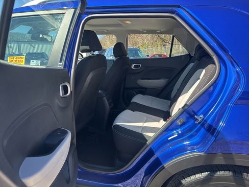 Used 2025 Hyundai Venue SEL image 15