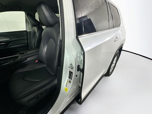 Used 2024 Toyota Grand Highlander FWD image 12
