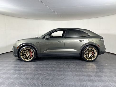 Certified 2025 Porsche Macan 4S Electric AWD/4WD image 2
