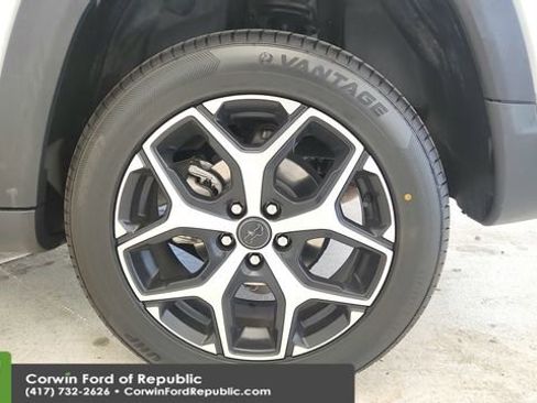 Used 2025 Jeep Compass Limited AWD/4WD image 24
