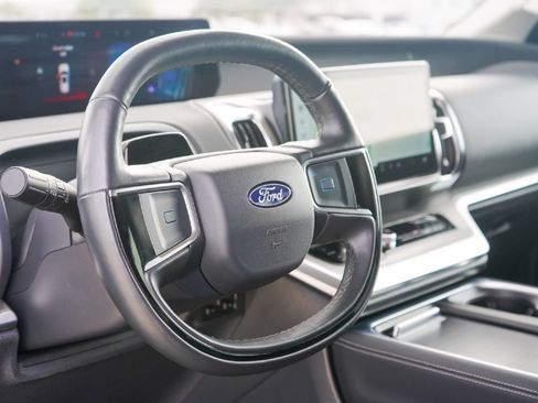 Used 2025 Ford Expedition Max Platinum image 7