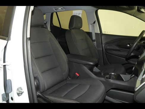 Used 2023 GMC Terrain SLE w/ Elevation Edition image 27