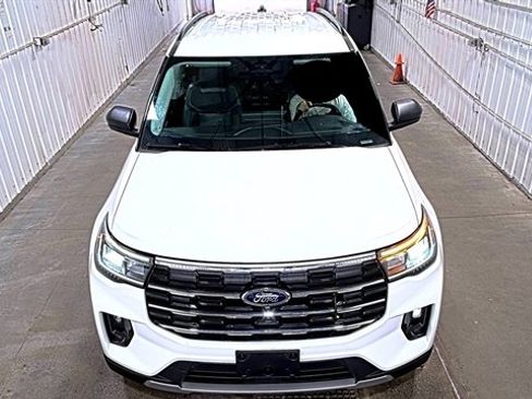 Used 2026 Ford Explorer Active w/ Active Comfort Package AWD/4WD image 3