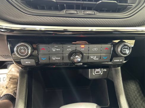 Used 2025 Jeep Compass Trailhawk AWD/4WD image 26