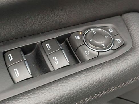 Certified 2025 GMC Yukon XL Denali AWD/4WD image 11