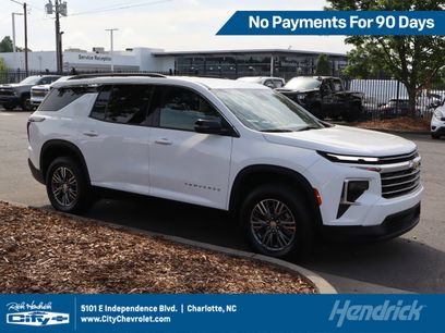 Used 2025 Chevrolet Traverse LT
