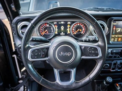 Used 2018 Jeep Wrangler Unlimited Sahara w/ Uconnect 4C Nav & Sound Group image 14