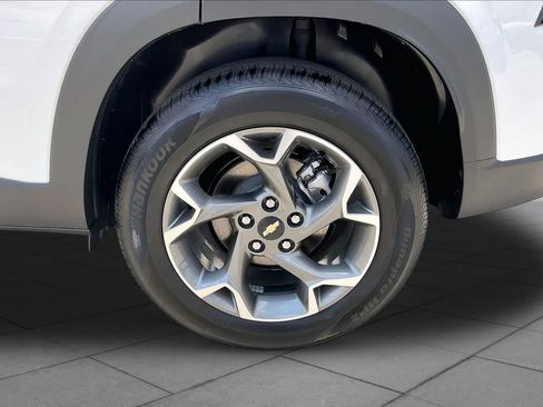Certified 2026 Chevrolet Trax LT w/ Driver Confidence Package FWD image 11