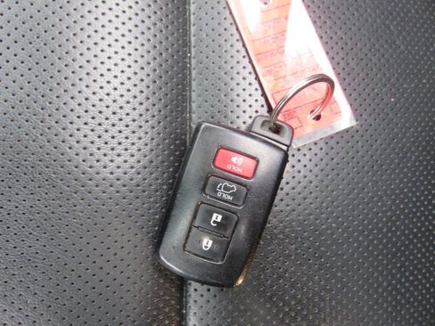 Used 2015 Toyota Highlander Limited w/ Driver Technology Package AWD/4WD image 40