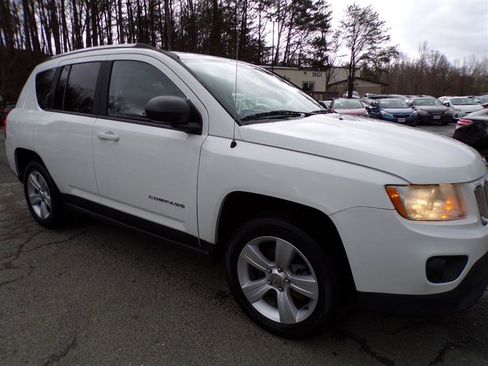 Used 2013 Jeep Compass Latitude w/ Sun/Sound Group image 4