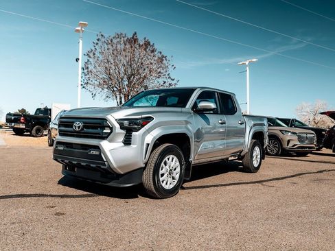 Used 2026 Toyota Tacoma SR5 image 3