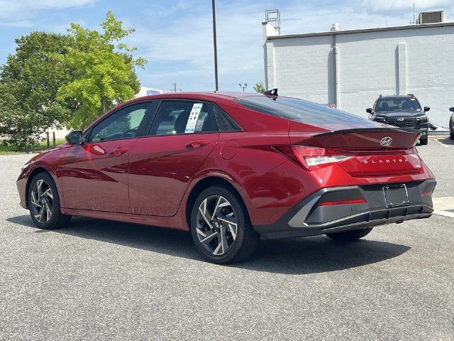 Used 2025 Hyundai Elantra SEL FWD image 11