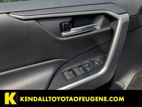Used 2025 Toyota RAV4 XLE AWD/4WD image 10