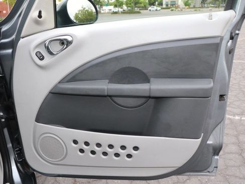Used 2009 Chrysler PT Cruiser FWD image 14