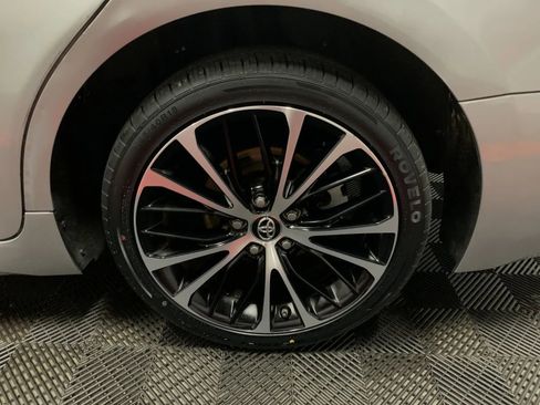 Used 2019 Toyota Camry SE w/ Carpet Mat Package image 12