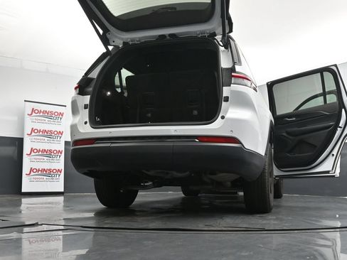 Used 2024 Jeep Grand Cherokee L Laredo AWD/4WD image 29