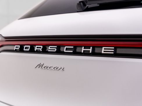 Certified 2026 Porsche Macan AWD/4WD image 38