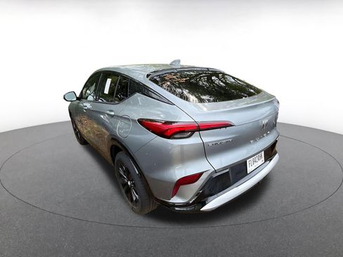 Used 2025 Buick Envista Sport Touring image 3