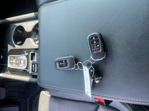 Used 2024 Honda Pilot EX-L image 27