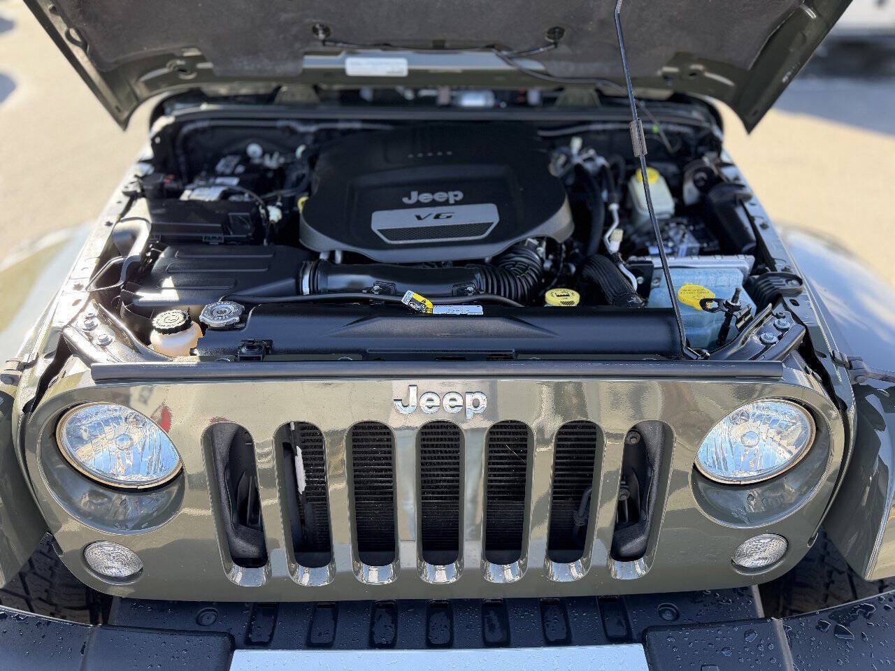 Used 2015 Jeep Wrangler Unlimited Sahara w/ Max Tow Package AWD/4WD image 17