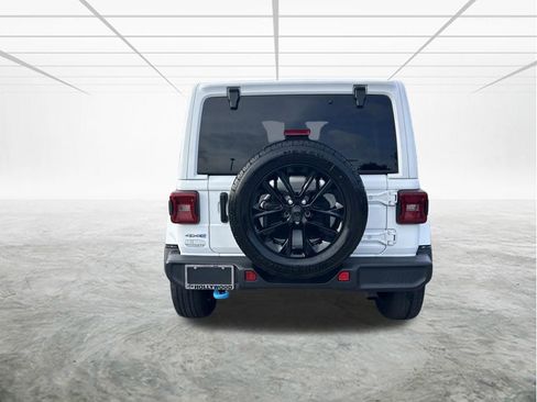 Used 2024 Jeep Wrangler Unlimited Sahara AWD/4WD image 5