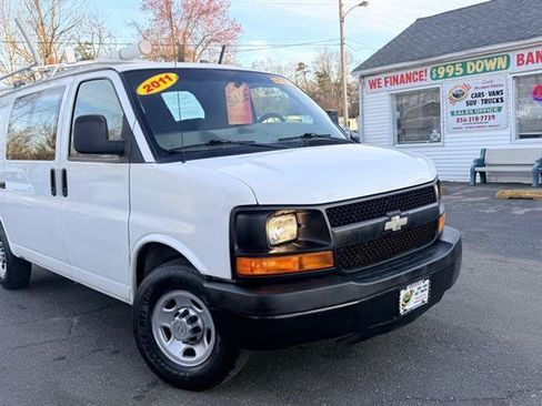 Used 2011 Chevrolet Express 2500 RWD image 2