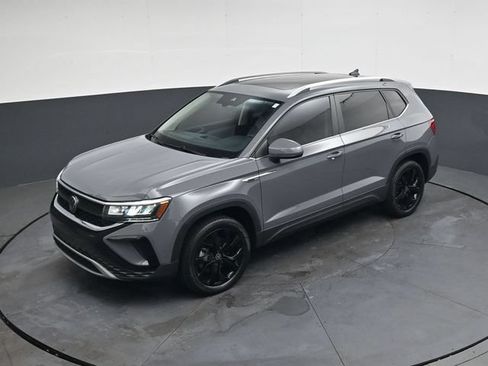 Used 2023 Volkswagen Taos SE w/ Panoramic Sunroof Package AWD/4WD image 28