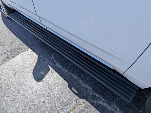 Used 2021 Cadillac Escalade ESV Premium Luxury Platinum RWD image 13