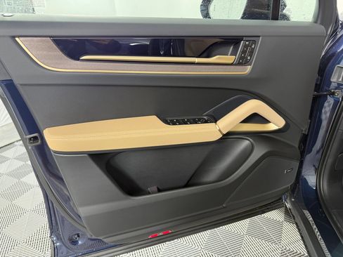 Certified 2026 Porsche Cayenne AWD/4WD image 14