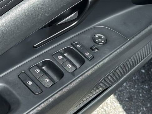 Used 2025 Hyundai Elantra SEL FWD image 17