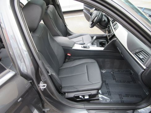 Used 2016 BMW 320i Sedan image 21
