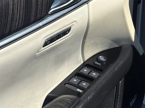 Used 2013 Cadillac XTS Platinum image 24