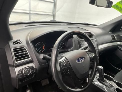 Used 2017 Ford Explorer XLT FWD image 15
