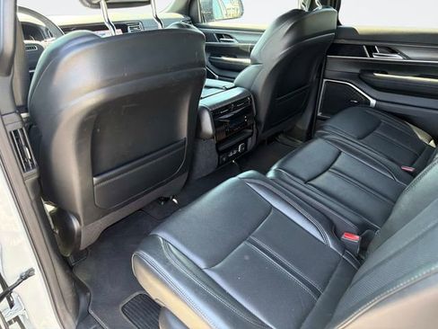 Used 2024 Jeep Wagoneer Series II RWD image 14