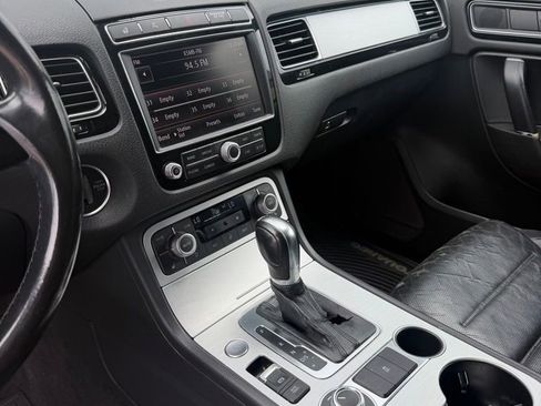 Used 2017 Volkswagen Touareg Wolfsburg Edition AWD/4WD image 19
