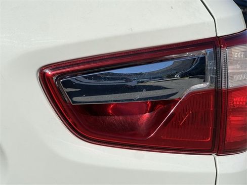 Used 2021 Ford EcoSport SE w/ SE Convenience Package image 24