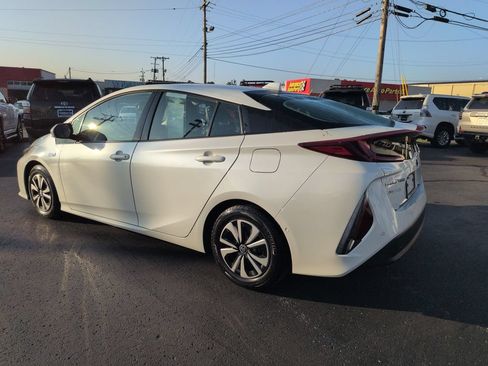 Used 2018 Toyota Prius Prime Advanced FWD image 3