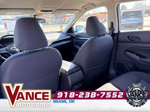 Used 2023 Nissan Altima 2.5 SV image 14