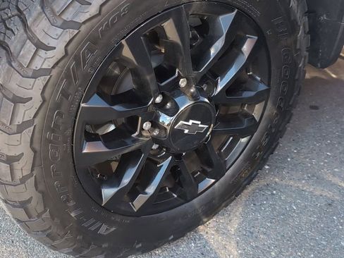 Used 2025 Chevrolet Silverado 2500 LTZ w/ LTZ Plus Package image 3