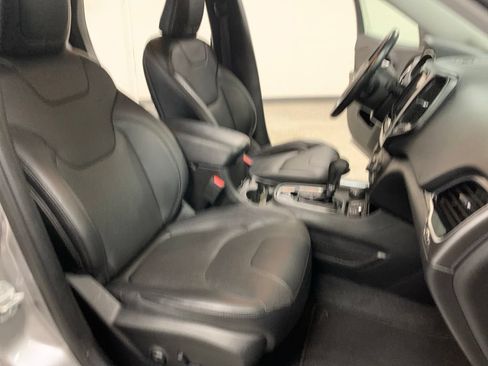 Certified 2020 Jeep Cherokee Limited AWD/4WD image 8