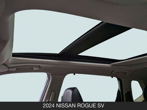 Used 2024 Nissan Rogue SV w/ SV Premium Package FWD image 15