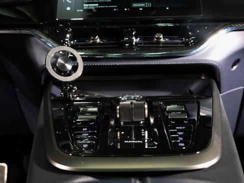 Used 2025 Aston Martin DBX 707 image 28