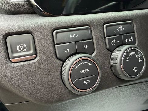 Used 2025 Chevrolet Silverado 1500 LT image 10