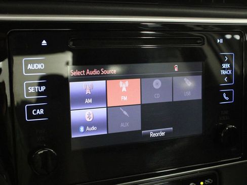 Used 2017 Toyota Corolla LE image 31